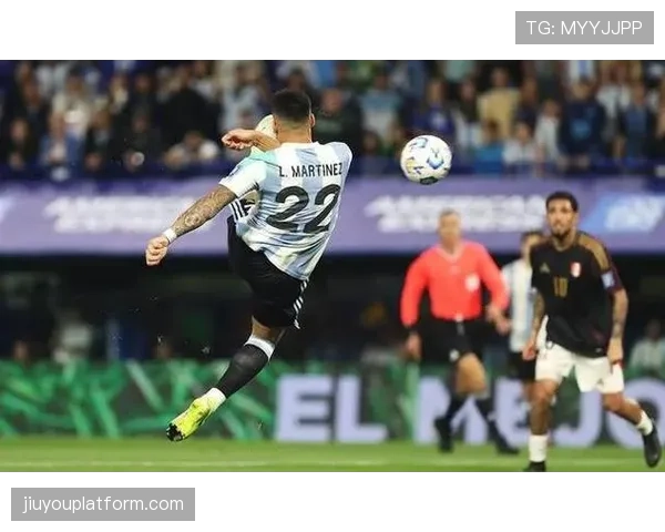 帕尼切利拄拐离开训练场，世界杯梦想破灭